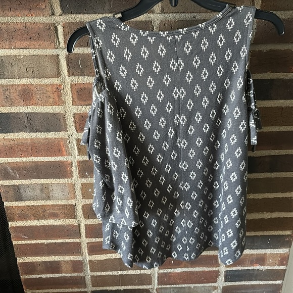 Womens Maurice’s 24/7 Cold Shoulder Top, Size Medium - Picture 4 of 4